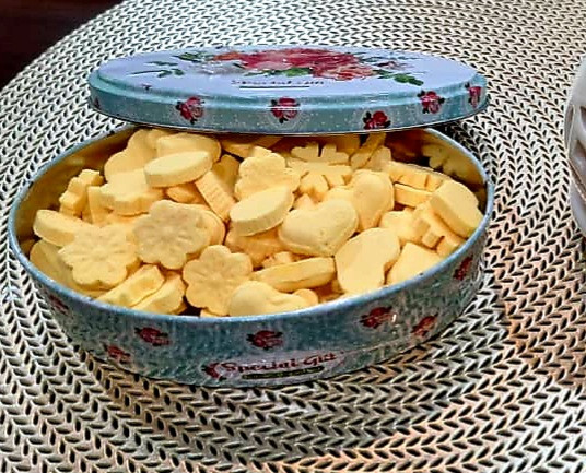 قند گیاهی زعفرانی